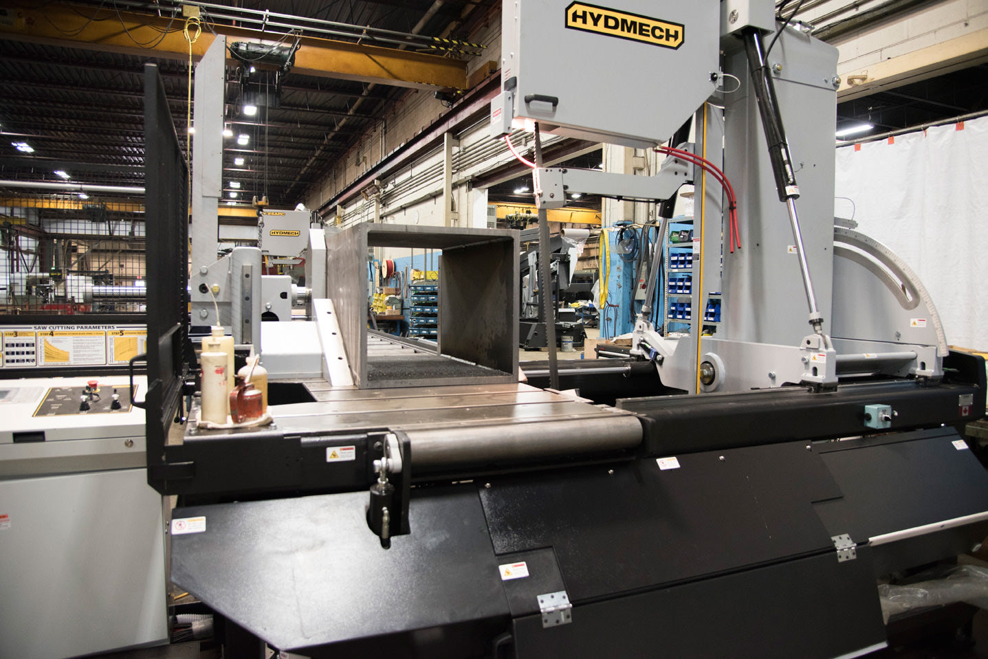 V-25APC VERTICAL BAND SAW